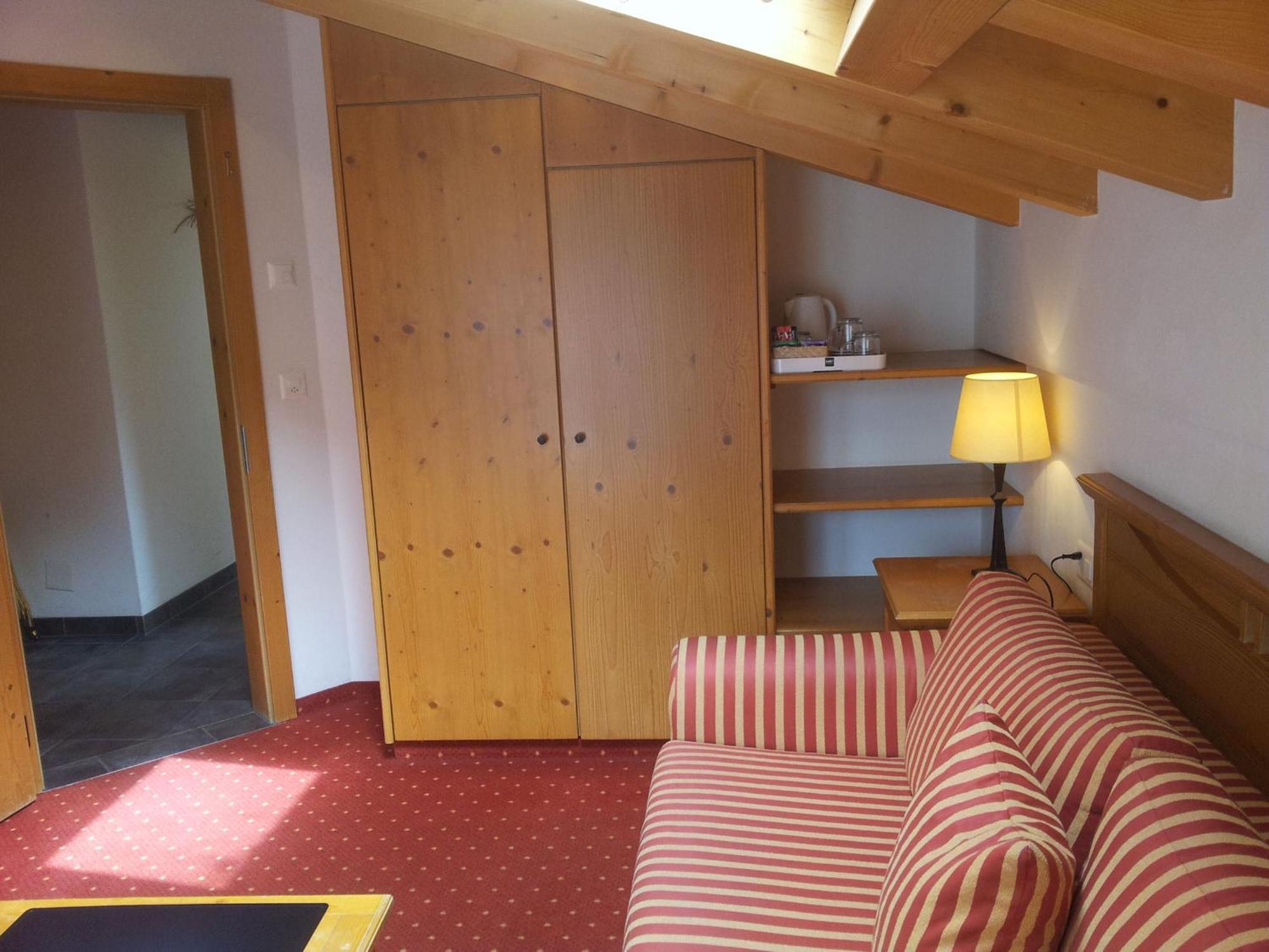 Hotel Dufour Chalet - Adults Only Zermatt Room photo